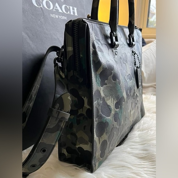 💰SOLD - C6396 - Coach Gotham Folio With Camo Print - Picture 2 of 10